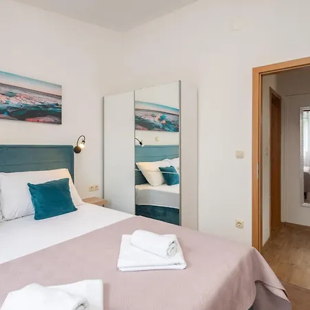 La Playa Beach Apartment Omis Exterior photo