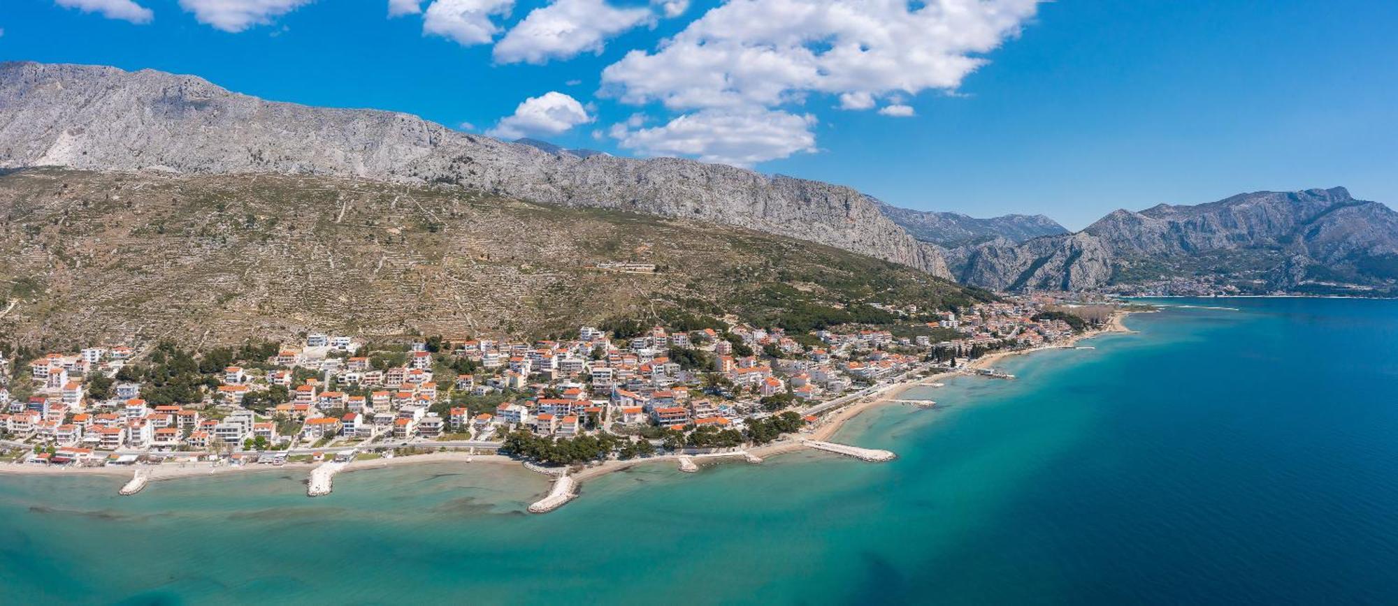 La Playa Omis